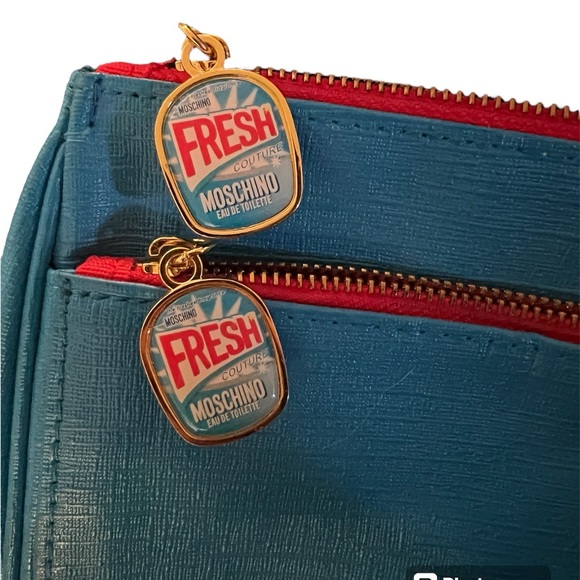 🚫SOLD🚫 Moschino Parfum Fresh Couture Wristlet Makeup Cosmetic Bag NEW NWOT - Picture 2 of 5